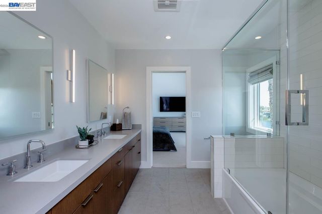 1235 Hawthorne St, Alameda, CA 94501