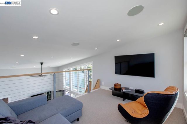 1235 Hawthorne St, Alameda, CA 94501