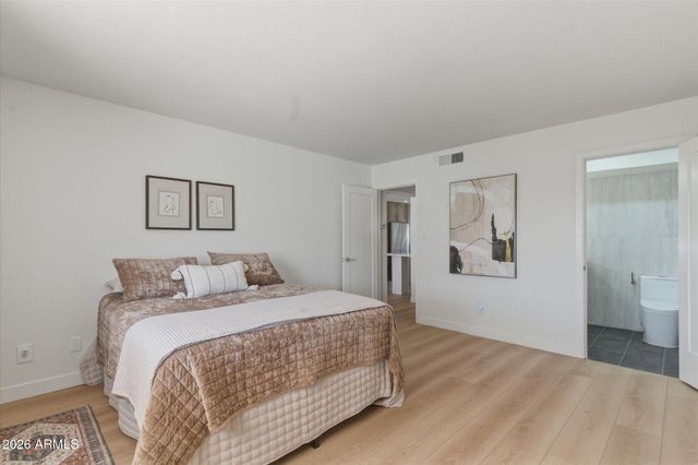 7637 E THORNWOOD Drive, Scottsdale, AZ 85251