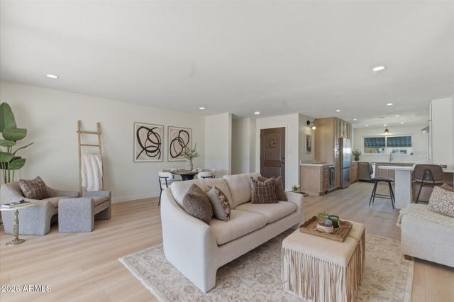 7637 E THORNWOOD Drive, Scottsdale, AZ 85251