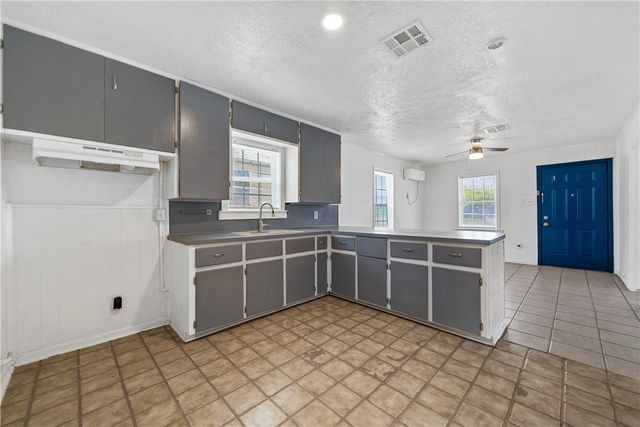 2905 Rogers St, Corpus Christi, TX 78405
