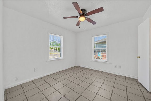 2905 Rogers St, Corpus Christi, TX 78405