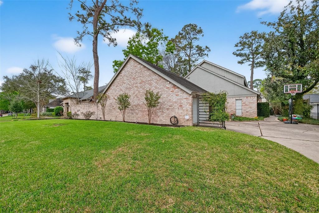 10022 Bayou Glen Road, Houston, TX 77042