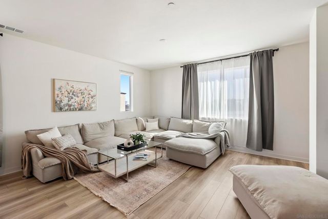 5310 Seacliff Pl 13, San Diego, CA 92154