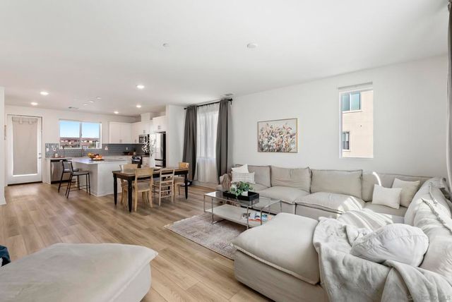 5310 Seacliff Pl 13, San Diego, CA 92154