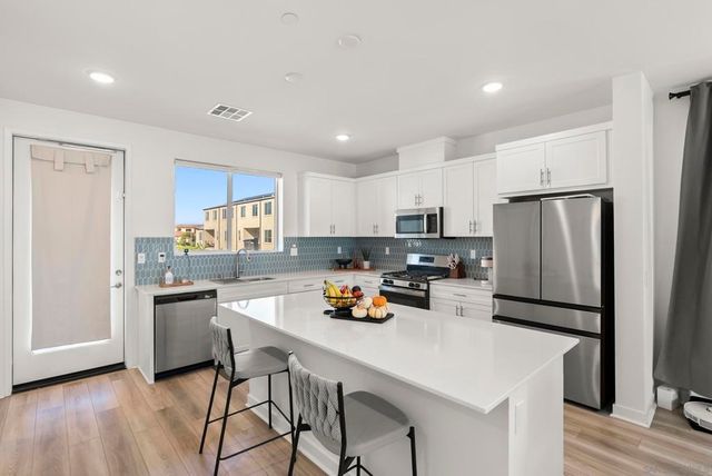 5310 Seacliff Pl 13, San Diego, CA 92154