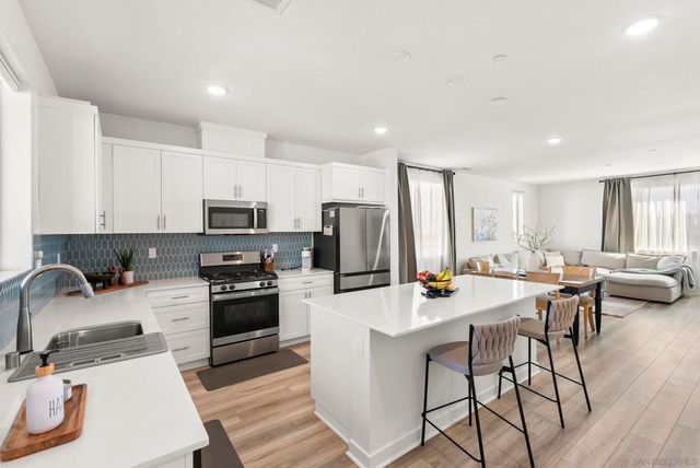 5310 Seacliff Pl 13, San Diego, CA 92154