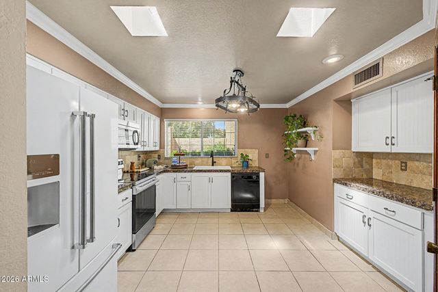 709 N LARKSPUR Street, Gilbert, AZ 85234