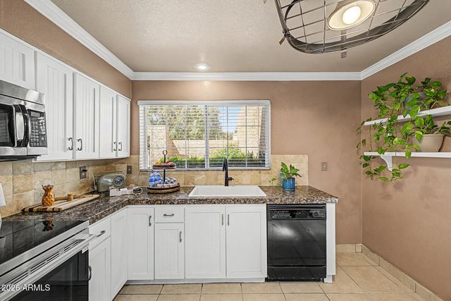 709 N LARKSPUR Street, Gilbert, AZ 85234