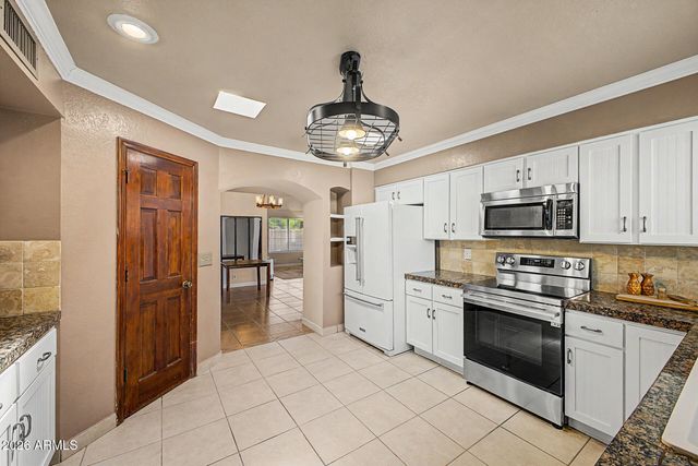 709 N LARKSPUR Street, Gilbert, AZ 85234