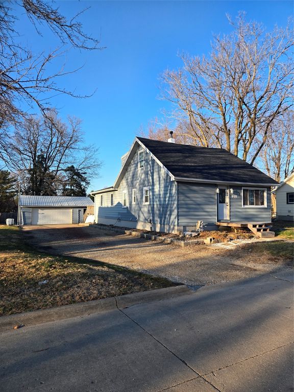 919 Randolph Street, Des Moines, IA 50315