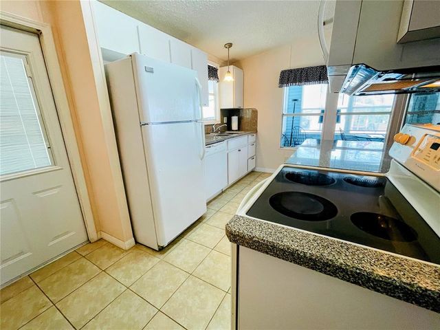 615 S GREEN CIRCLE, Venice, FL 34285