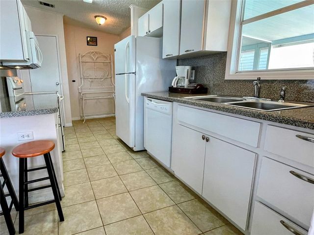615 S GREEN CIRCLE, Venice, FL 34285