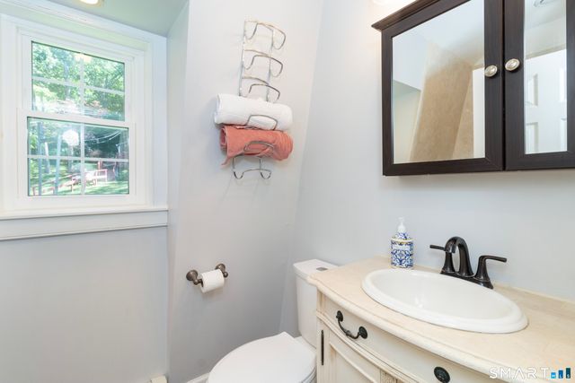 80 River Road, Clinton, CT 06413