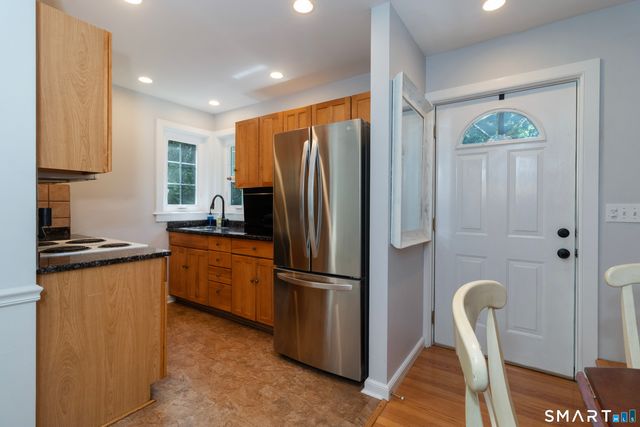 80 River Road, Clinton, CT 06413