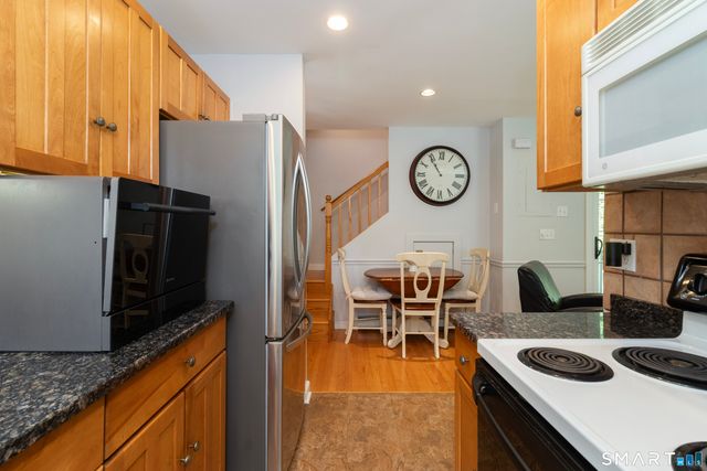 80 River Road, Clinton, CT 06413