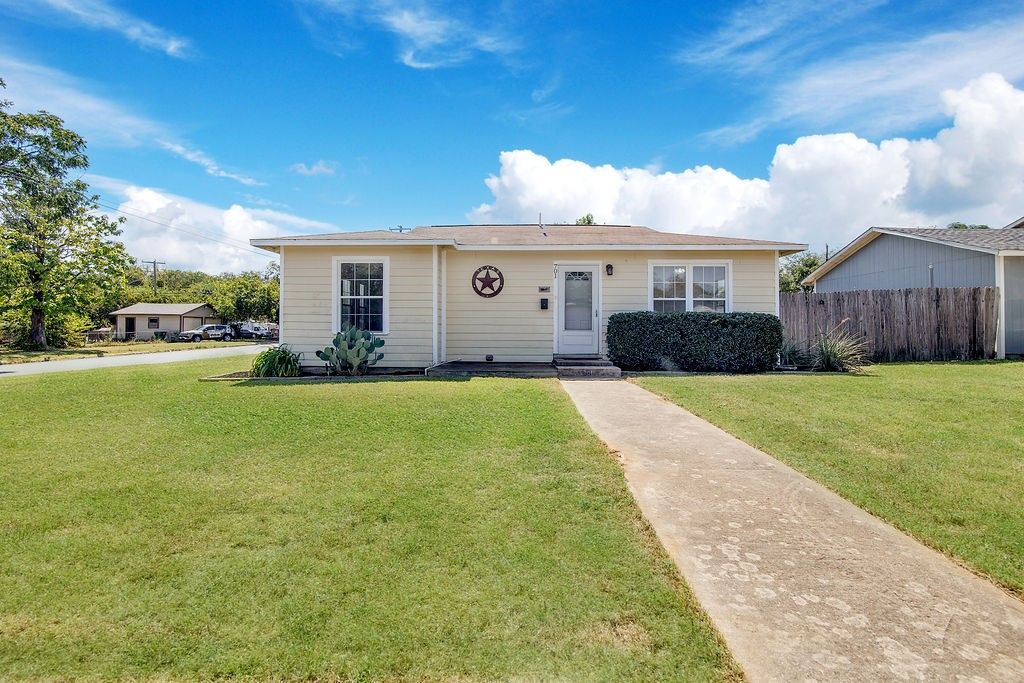 701 Skelly Street, Crowley, TX 76036
