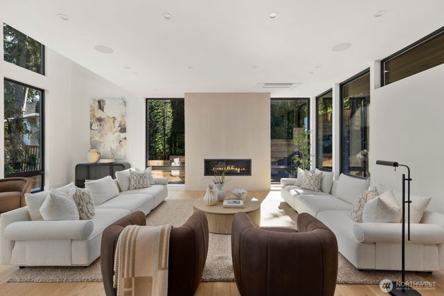 2908 129th Avenue NE, Bellevue, WA 98005