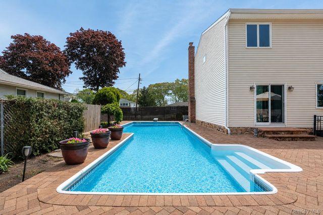 112 Dorchester Road, Ronkonkoma, NY 11779