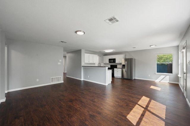 2100 Boyer DR, Taylor, TX 76574