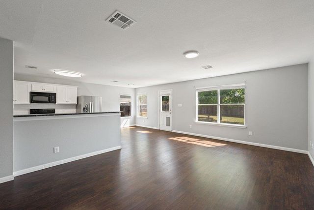 2100 Boyer DR, Taylor, TX 76574
