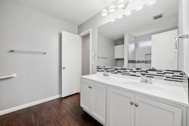 2100 Boyer DR, Taylor, TX 76574