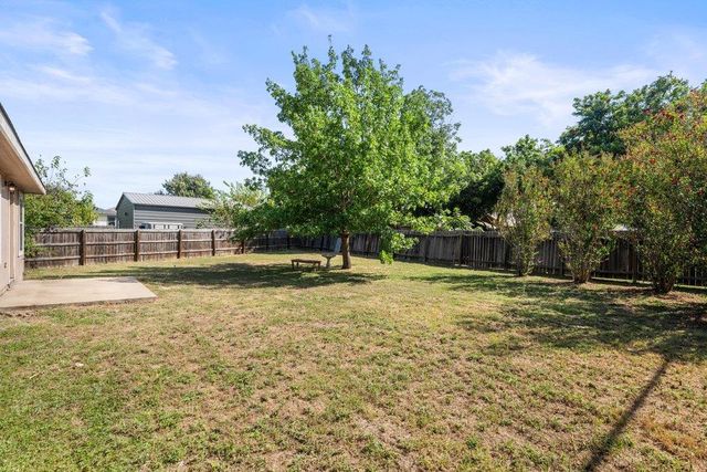 2100 Boyer DR, Taylor, TX 76574