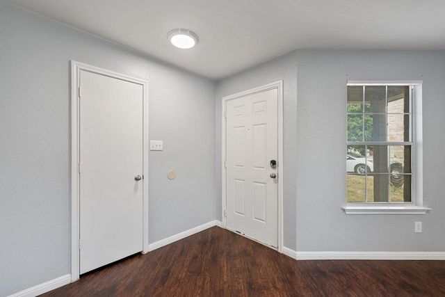 2100 Boyer DR, Taylor, TX 76574