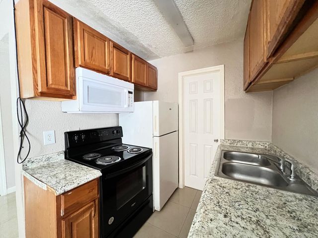 14039 Eagle Pass Street 3, Houston, TX 77015