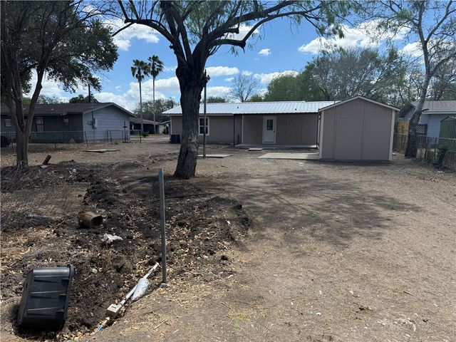 1009 Anderson Dr, Alice, TX 78332