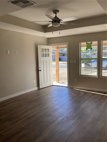 1009 Anderson Dr, Alice, TX 78332