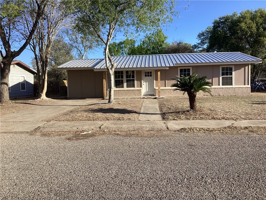 1009 Anderson Dr, Alice, TX 78332