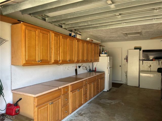 6335 Hofstra CT W, Fort Myers, FL 33919