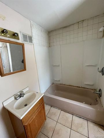 14811 Robson Street, Detroit, MI 48227