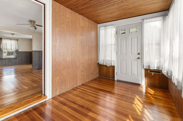 10 Glenway Ave, Peabody, MA 01960
