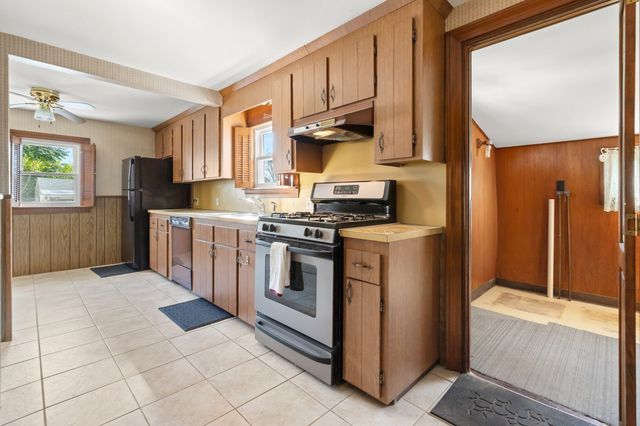 10 Glenway Ave, Peabody, MA 01960