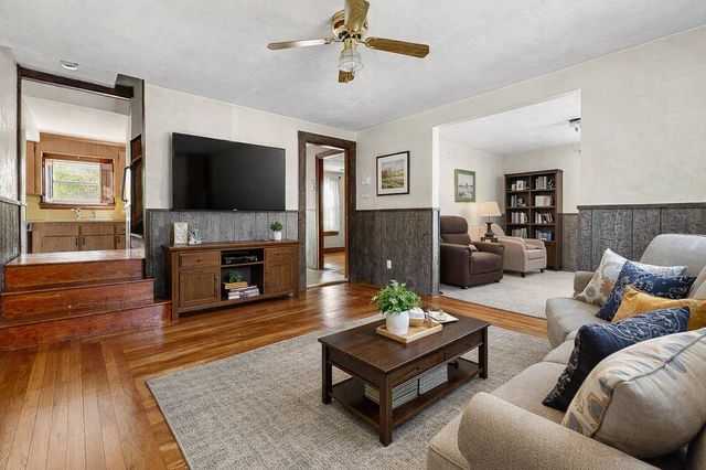 10 Glenway Ave, Peabody, MA 01960