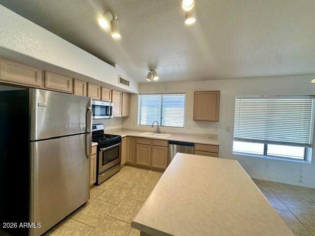 547 W BLUEFIELD Avenue, Phoenix, AZ 85023