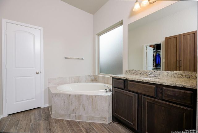 2032 Glen Hollow HOLW, Seguin, TX 78155