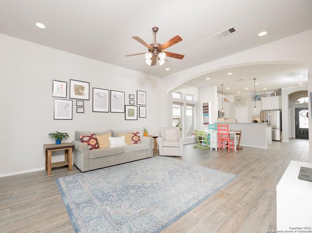 2032 Glen Hollow HOLW, Seguin, TX 78155