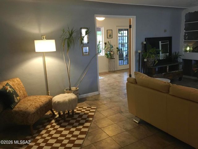 4017 E Camino De La Colina, Tucson, AZ 85711