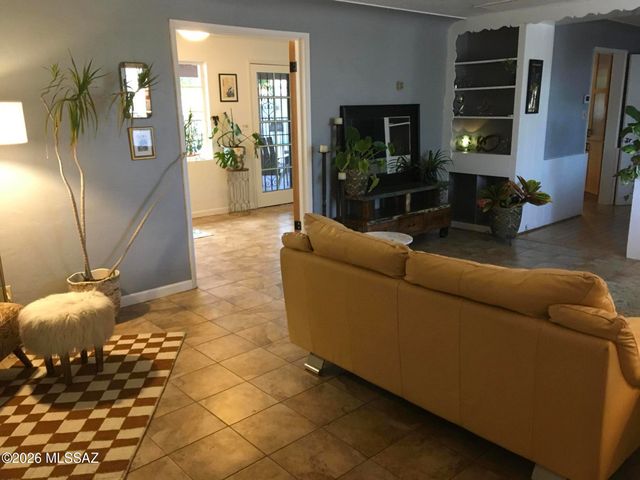 4017 E Camino De La Colina, Tucson, AZ 85711