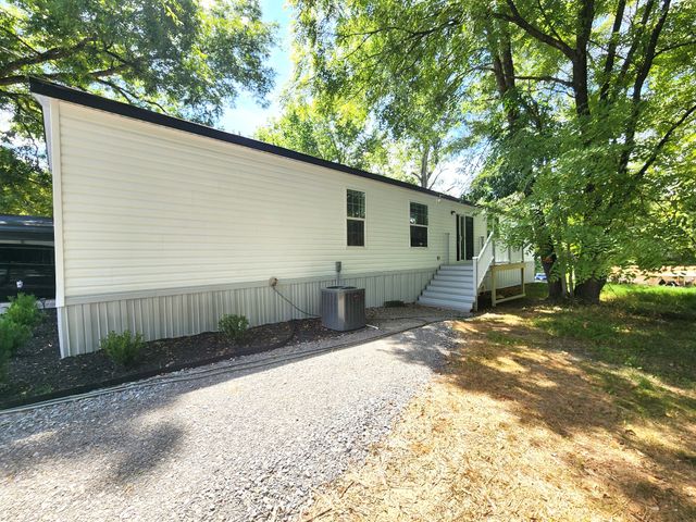 23 Yates St, Paris, TN 38242