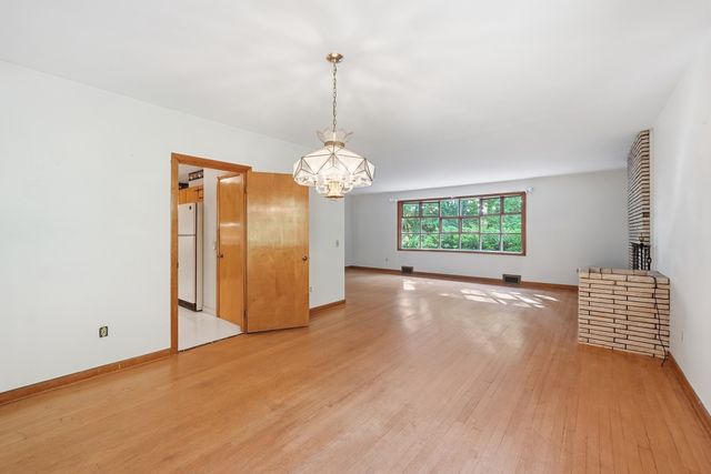 14 Miller Dr, Warren, MA 01083