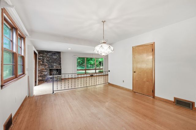 14 Miller Dr, Warren, MA 01083