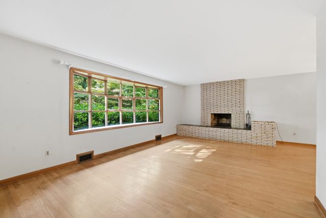 14 Miller Dr, Warren, MA 01083