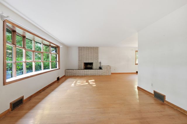 14 Miller Dr, Warren, MA 01083