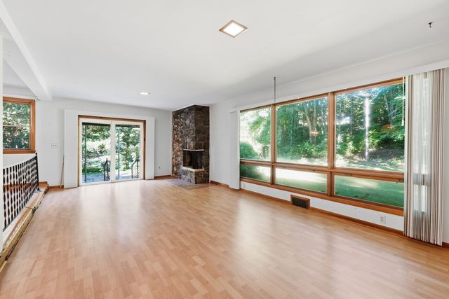 14 Miller Dr, Warren, MA 01083