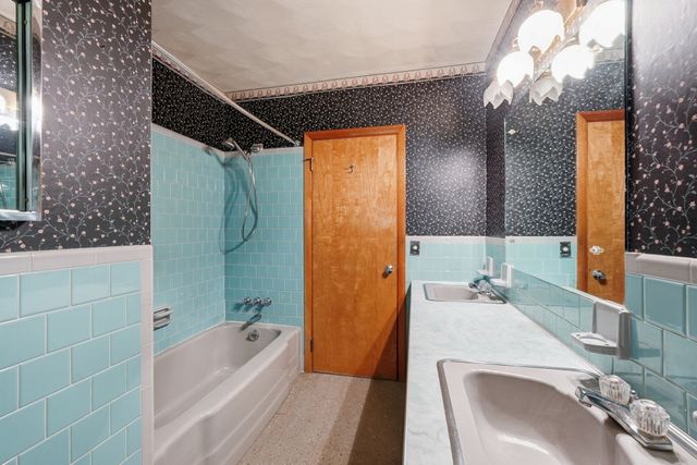 14 Miller Dr, Warren, MA 01083