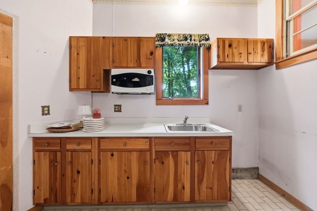 14 Miller Dr, Warren, MA 01083